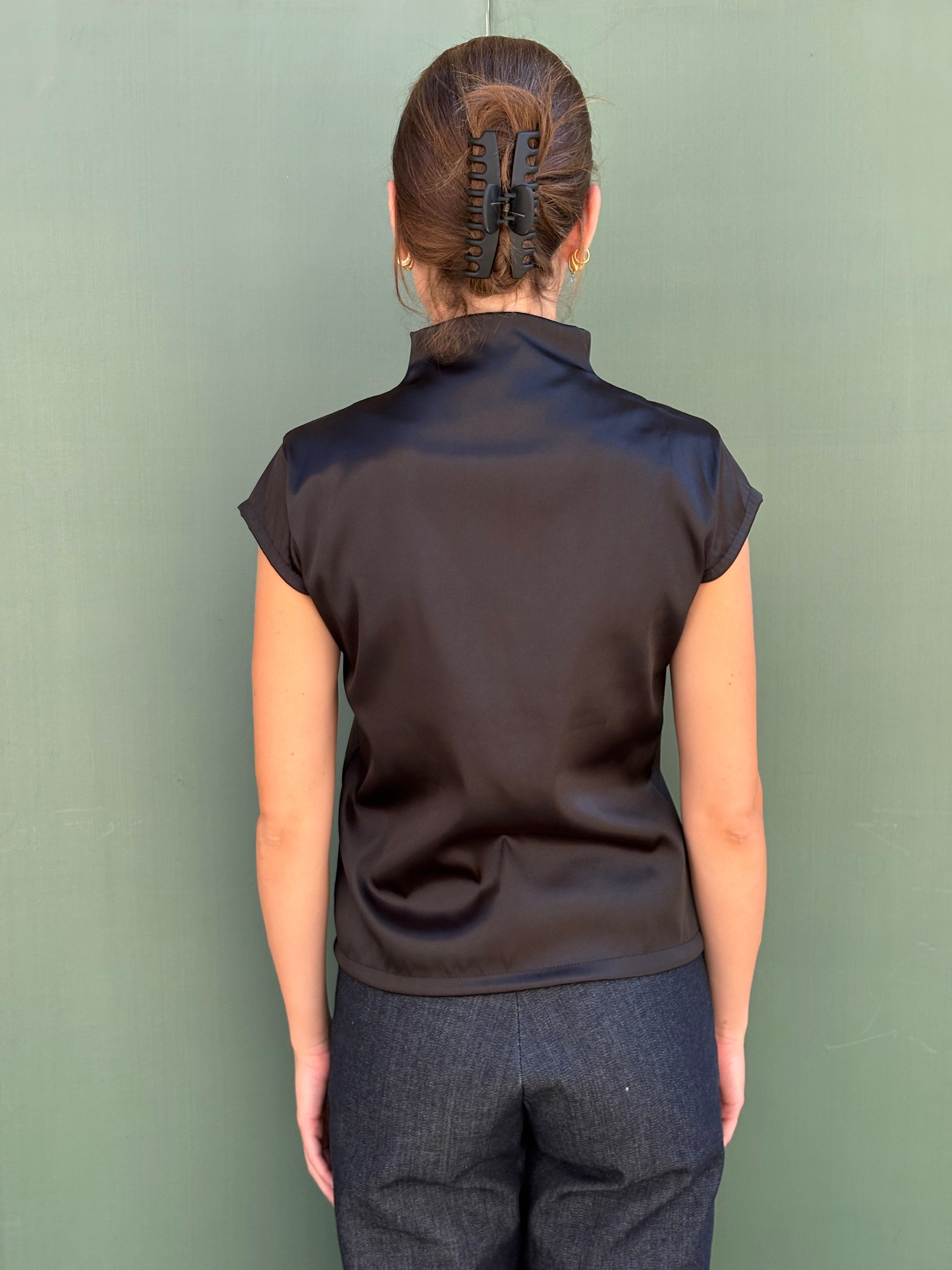Top Kiki Black Shiny